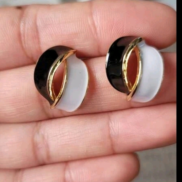 Gold  earrings black white retro minimalist small stud dainty new 💖 2/$30 - Picture 15 of 15